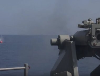 Mk 38 και 50-caliber ανοίγουν πυρ εναντίον στατικού στόχου! (βίντεο)